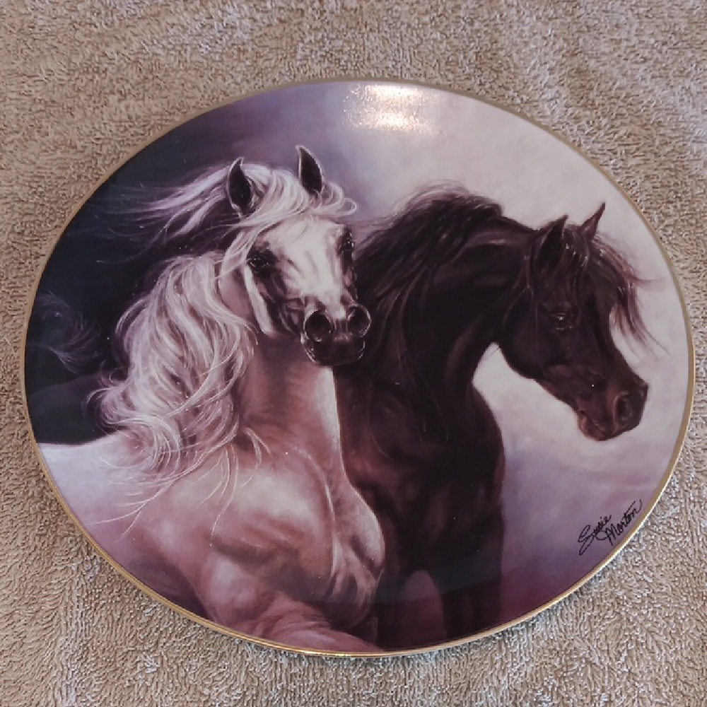 Danbury Mint Decorative Plate with Horse Design Set Free Noble and Free
